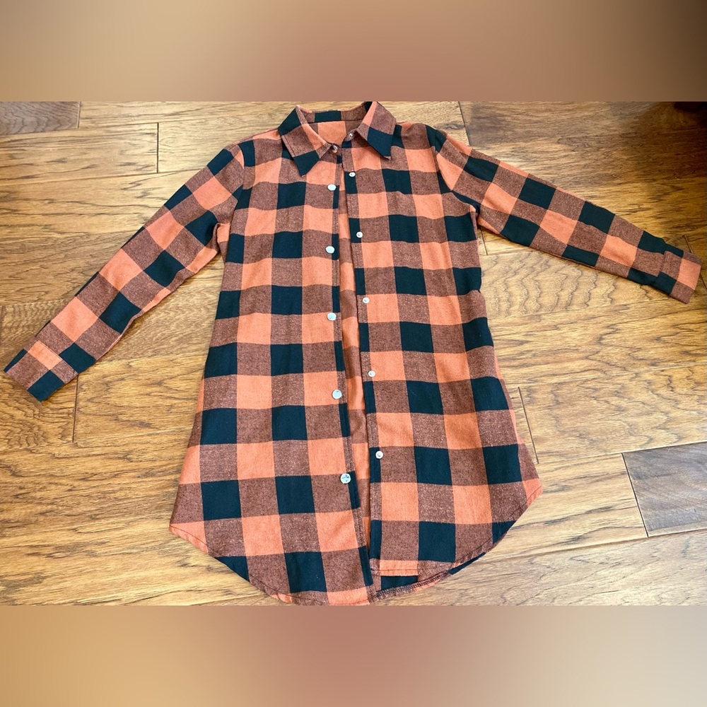 Women's Long Plaid Button Down Shirt With‎ Pockets in Orange and Black